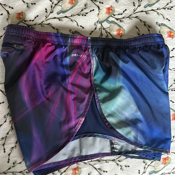 Nike running shorts - Picture 6 of 6